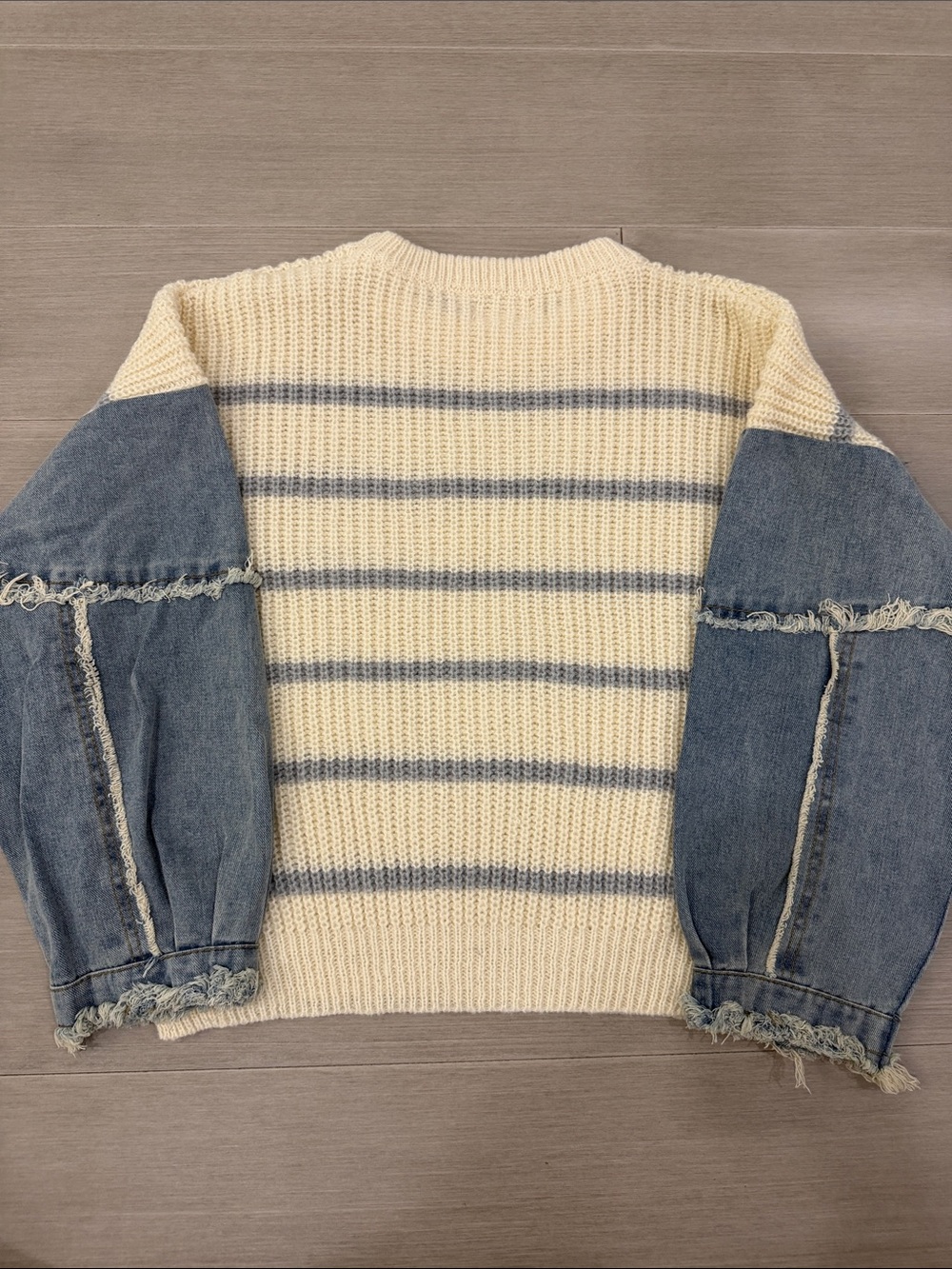 Urban Daizy - Women’s Cream Stripe Sweater with Denim Sleeves - Size S/M - Picture 4 of 4